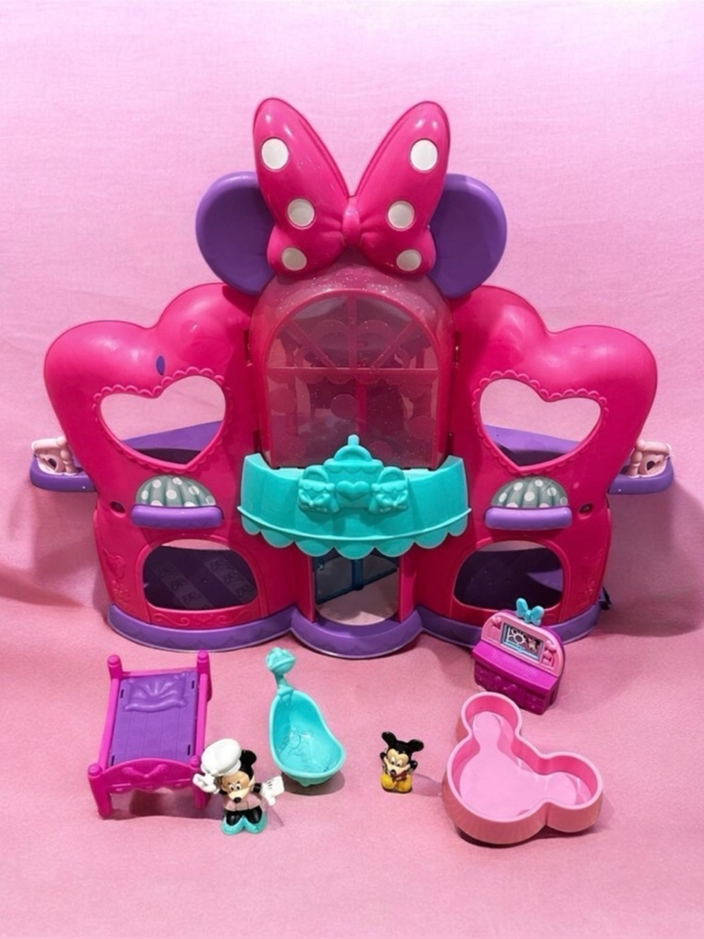 Minnie Mouse dollhouse